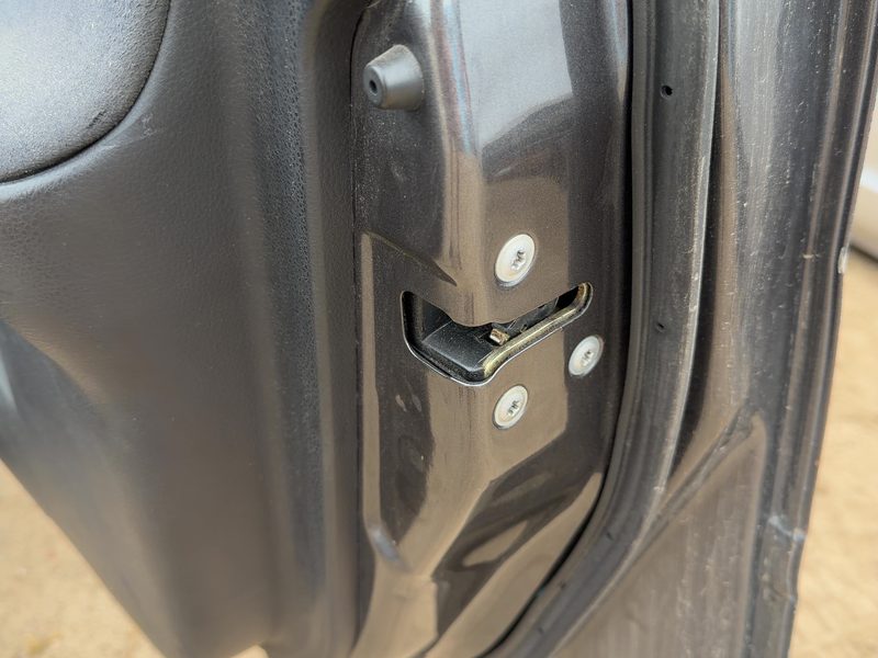 2002-2006 Nissan Altima Front Door Latch RH