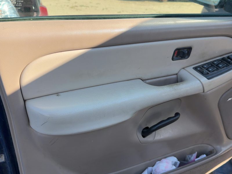 2003-2004 Chevy/gmc Suburban 1500 Series Front Door Trim Panel LH