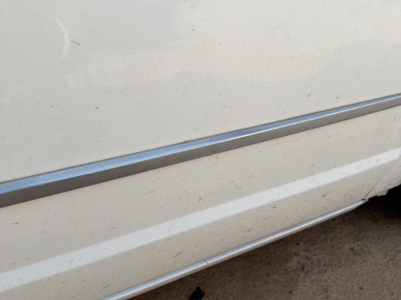 2010-2016 Chrysler Town & Country Front Door Moulding RH