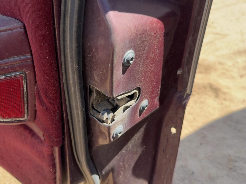 1987 Buick Park Avenue (80&up) Front Door Latch RH