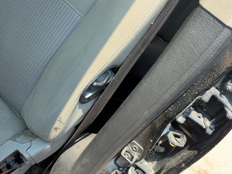 2002-2005 Dodge Ram Pickup 1500 Series Front Seat Belt LH