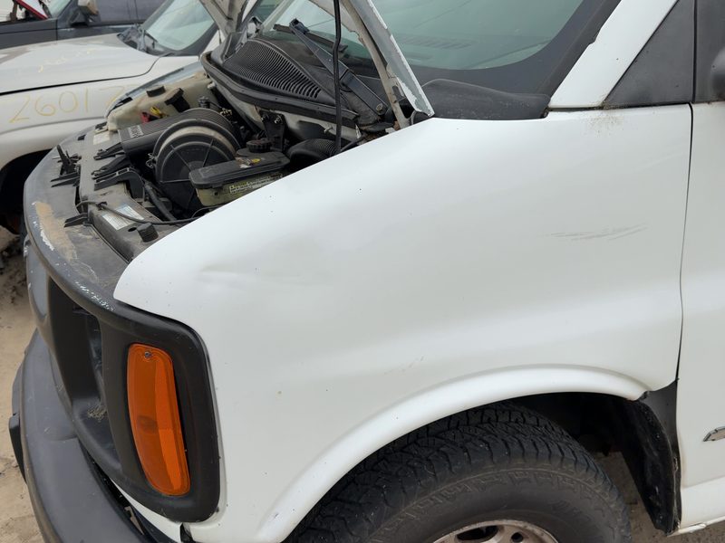1996-2002 Chevrolet Van Express 2500 Series Fender LH