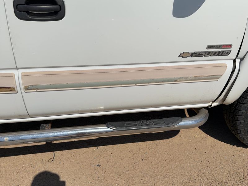 2003-2007 Chevrolet 2500 Silverado Pickup Front Door Moulding RH