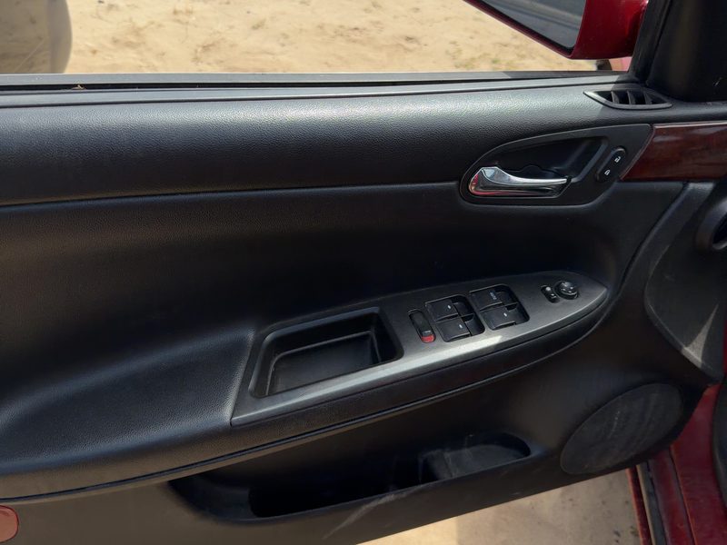 2008 Chevrolet Impala (80 & Up) Front Door Trim Panel LH