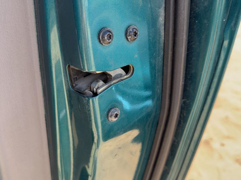 1997-1998 Ford Pickup F150 Series Front Door Latch RH