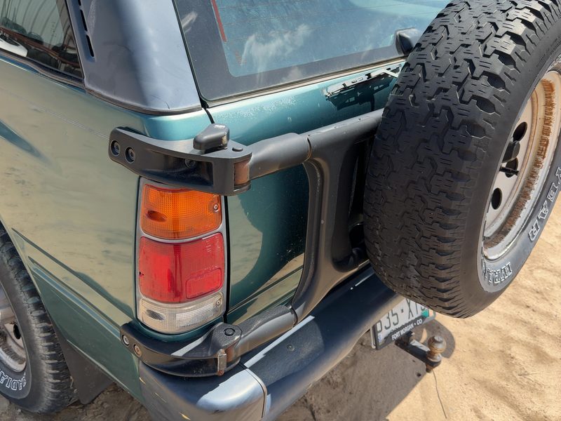 1995 Isuzu Rodeo Spare Tire Carrier