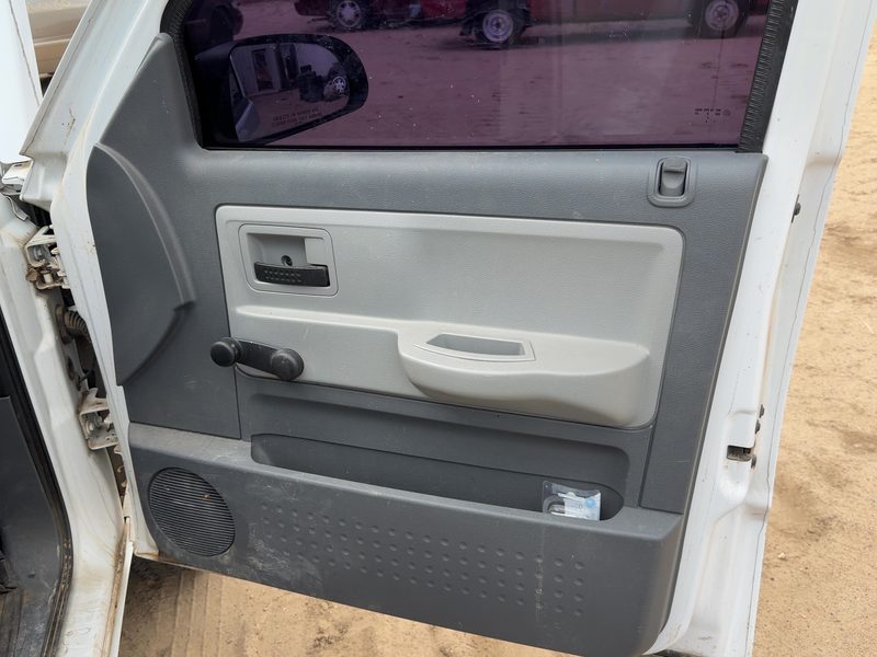 2005-2007 Dodge Dakota (mid-size) Front Door Trim Panel RH