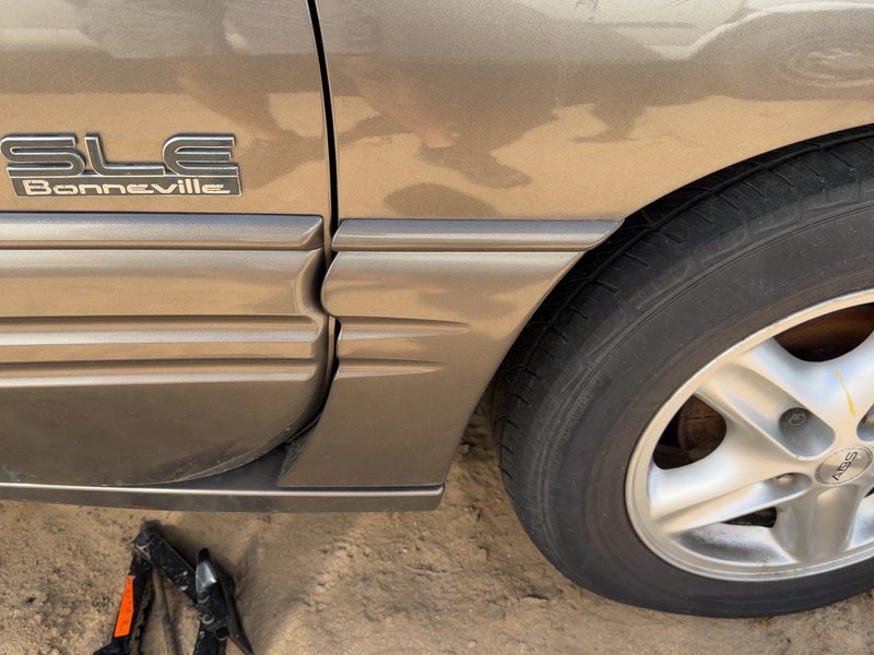 1999 Pontiac Bonneville (80 & Up) Fender Moulding RH