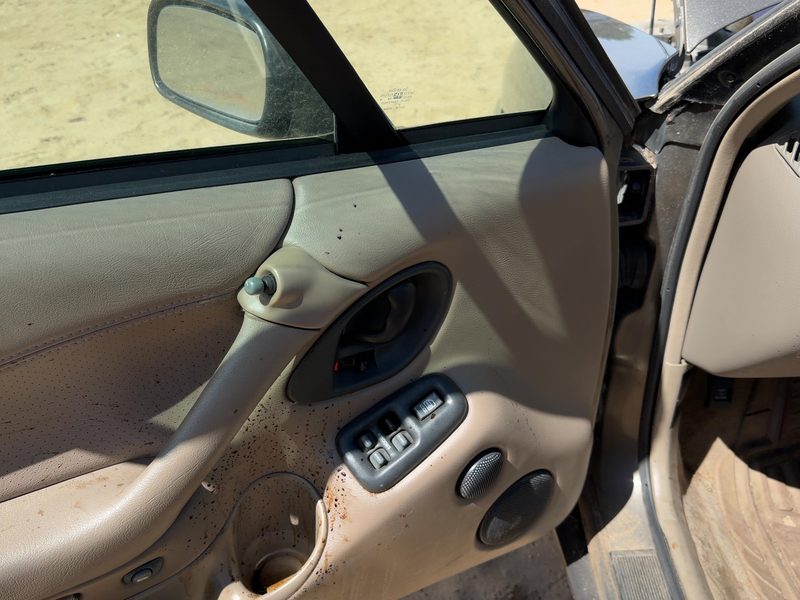 1999 Pontiac Bonneville (80 & Up) Front Door Trim Panel LH