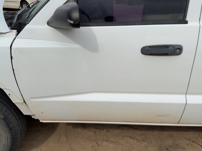 2005-2011 Dodge Dakota (mid-size) Front Door LH