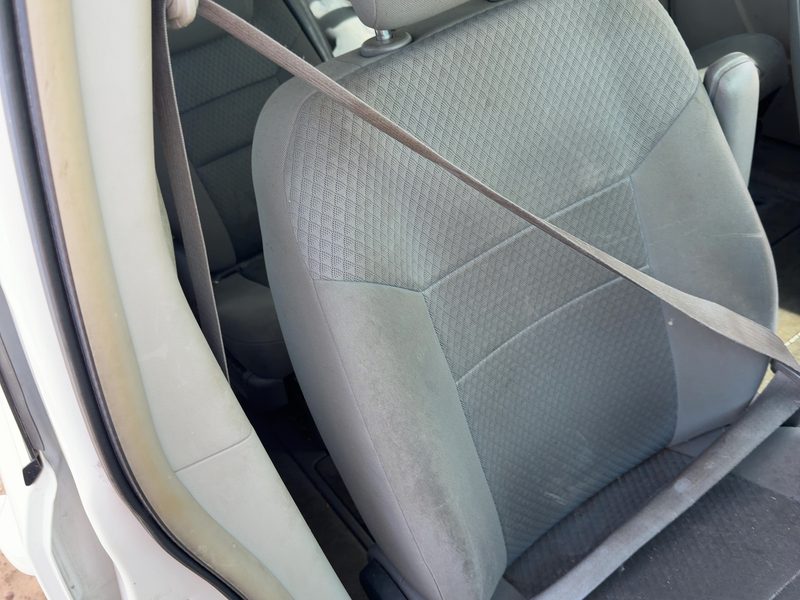 2008-2010 Chrysler Town & Country Front Seat Belt RH