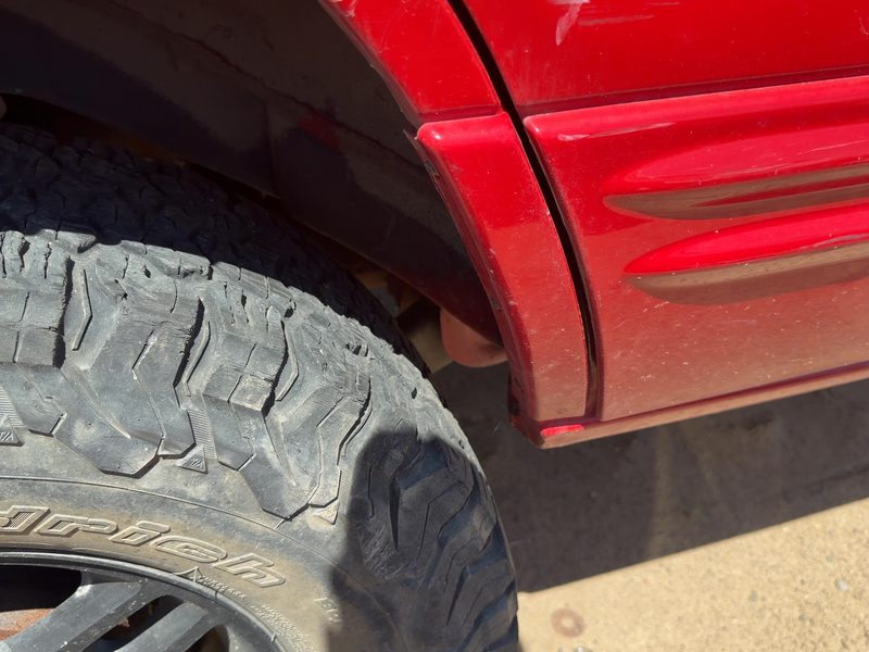 2000 Jeep Grand Cherokee Quarter Panel Moulding RH