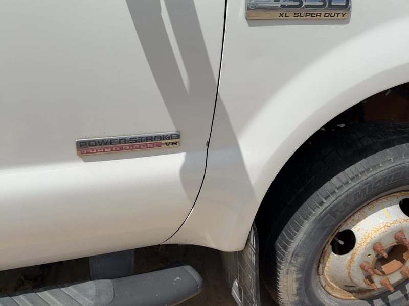 2005 Ford F350 Super Duty Pickup Front Door RH