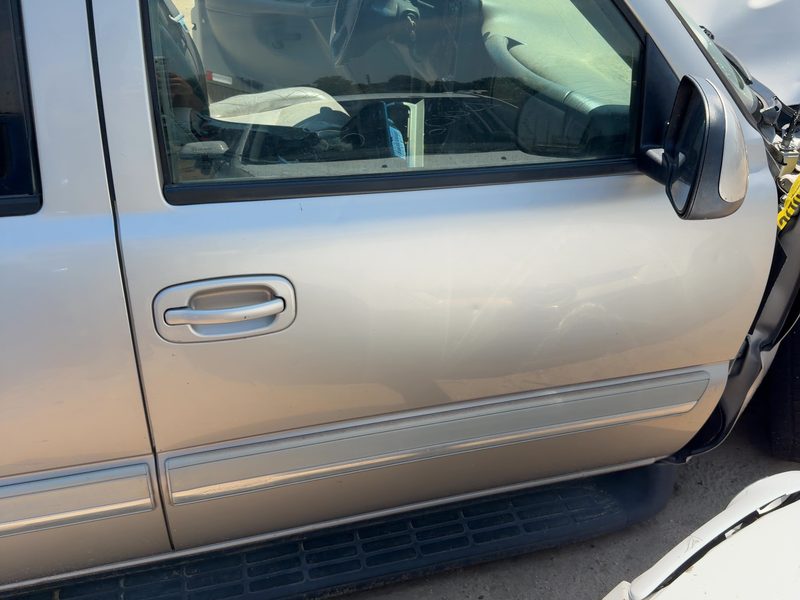 1999-2007 Chevy/gmc Suburban 1500 Series Front Door RH