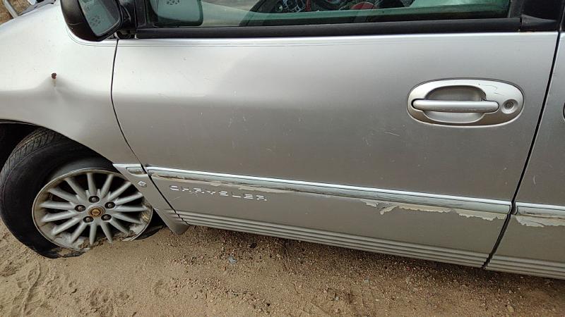 1996-2000 Chrysler Town & Country Front Door LH