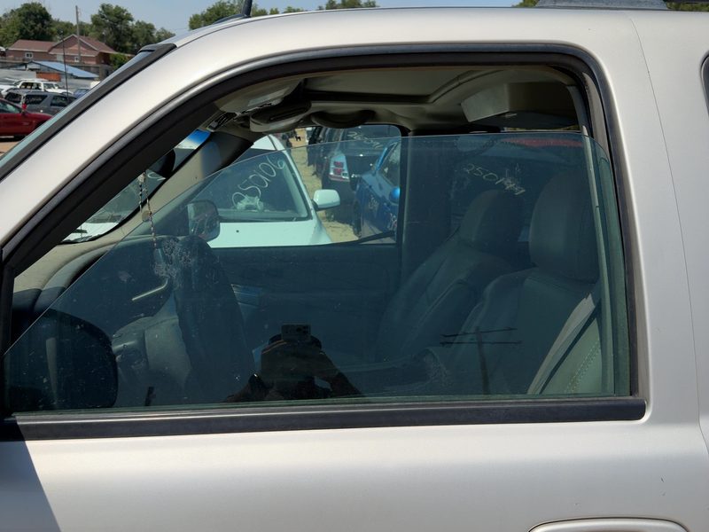 1999-2007 Chevy/gmc Suburban 1500 Series Front Door Glass/Window LH