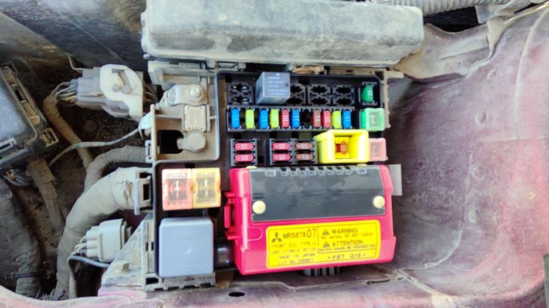 2006 Mitsubishi Galant Engine Fuse Box