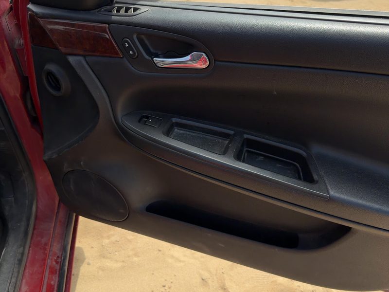 2008 Chevrolet Impala (80 & Up) Front Door Trim Panel RH
