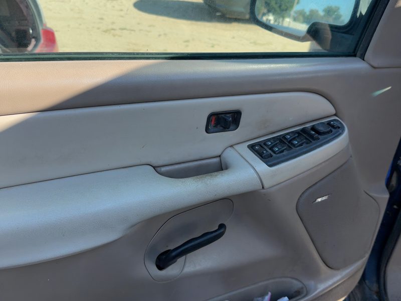 2003-2004 Chevy/gmc Suburban 1500 Series Front Door Trim Panel LH