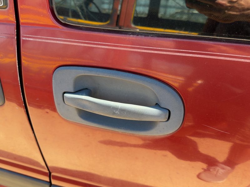 1999-2005 Chevrolet Venture Outside Door Handle LH