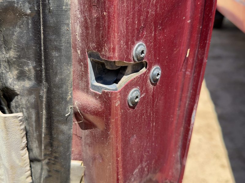 2003 Chevrolet Venture Front Door Latch RH