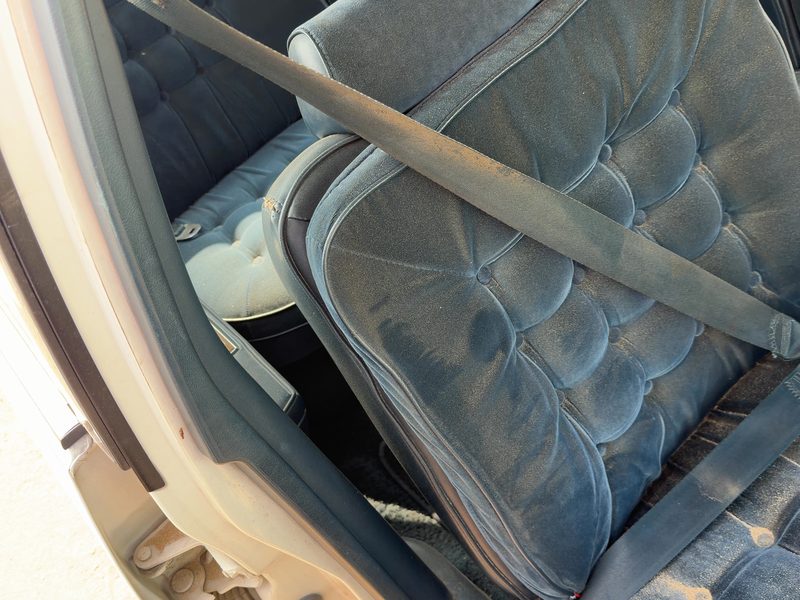 1986 Oldsmobile Ninety-eight (80 & Up) Front Seat Belt RH