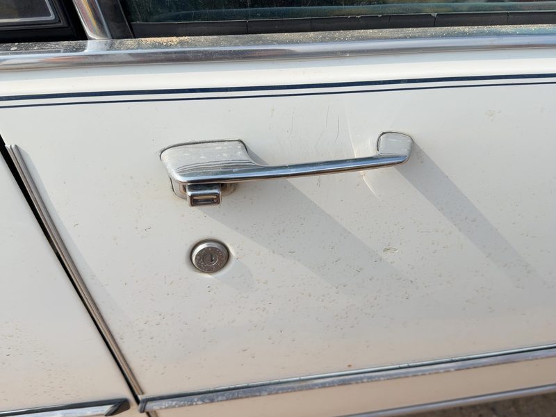 1986 Oldsmobile Ninety-eight (80 & Up) Outside Door Handle RH
