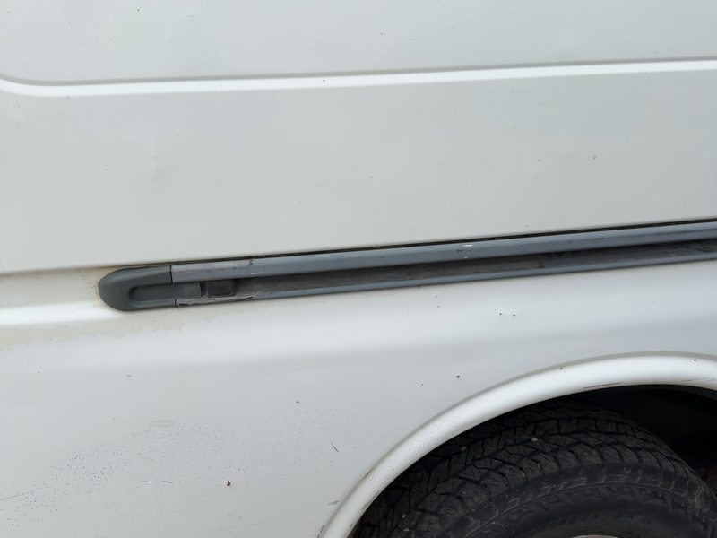 2002 Chevrolet Van Express 2500 Series Quarter Panel Moulding RH