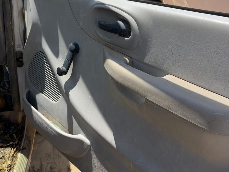 2000-2003 Ford Pickup F150 Series Front Door Trim Panel RH