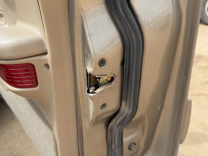 1998-2006 Mercury Grand Marquis (79 & Up) Front Door Latch RH