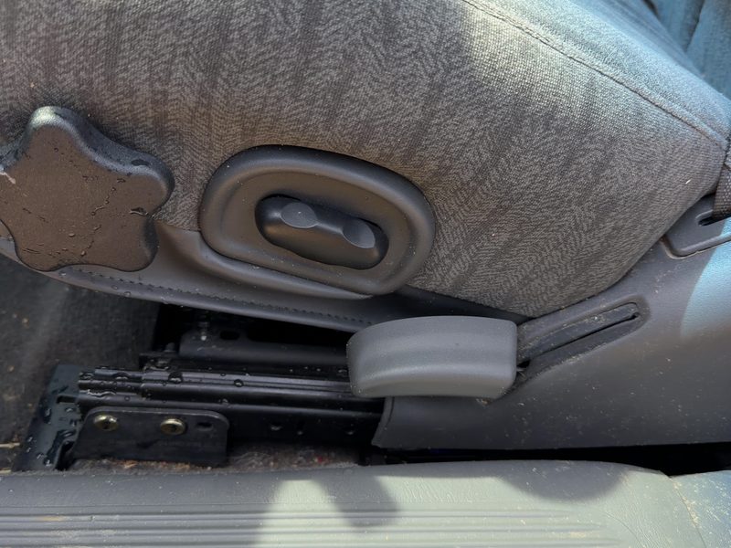 2005 Buick Lesabre (80 & Up) Seat Track LH
