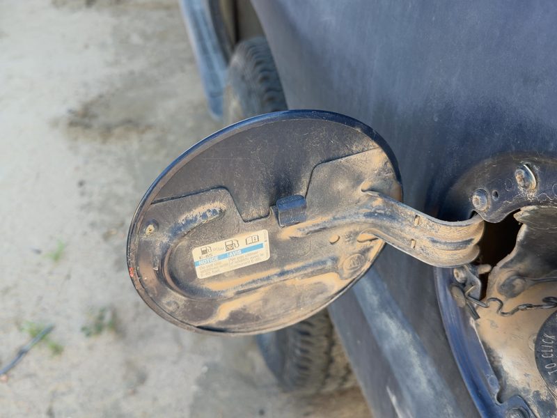 2000-2006 Chevy/gmc Suburban 1500 Series Fuel Tank Door