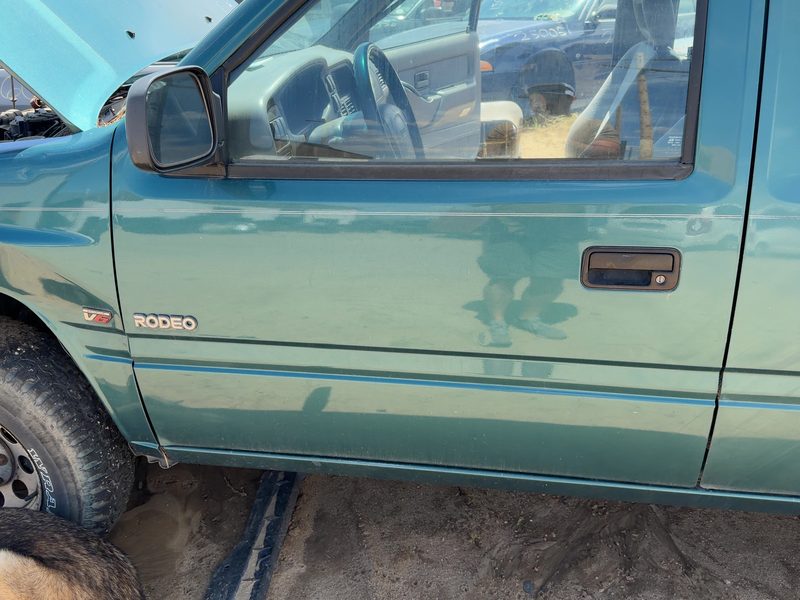 1995-1997 Isuzu Rodeo Front Door LH