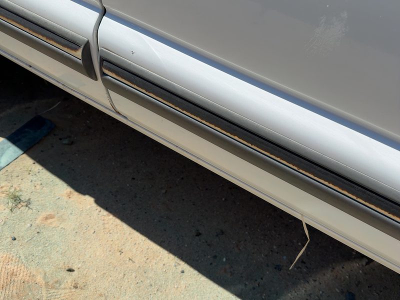 1998-2001 Blazer S10/jimmy S15 Front Door Moulding RH