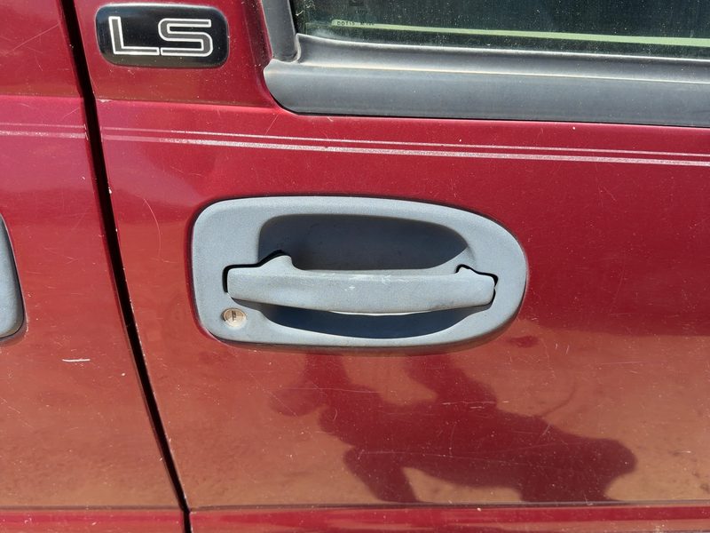 1999-2005 Chevrolet Venture Outside Door Handle RH