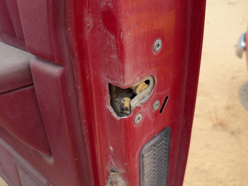 1991 Dodge Dakota (mid-size) Front Door Latch RH