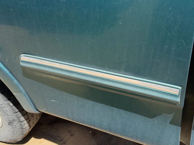 1998 Ford Pickup F150 Series Quarter Panel Moulding RH