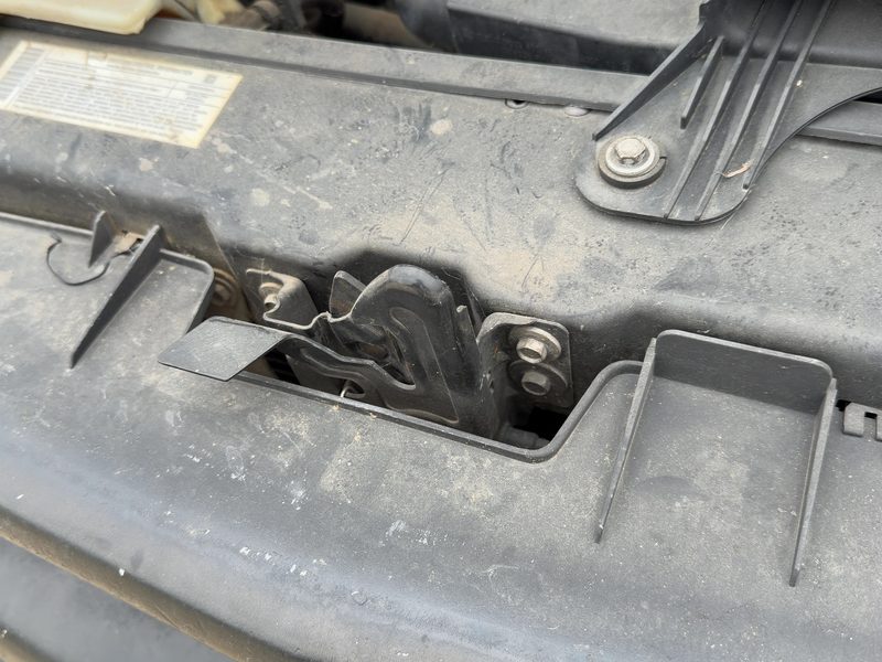 1996-2002 Chevrolet Van Express 2500 Series Radiator Support