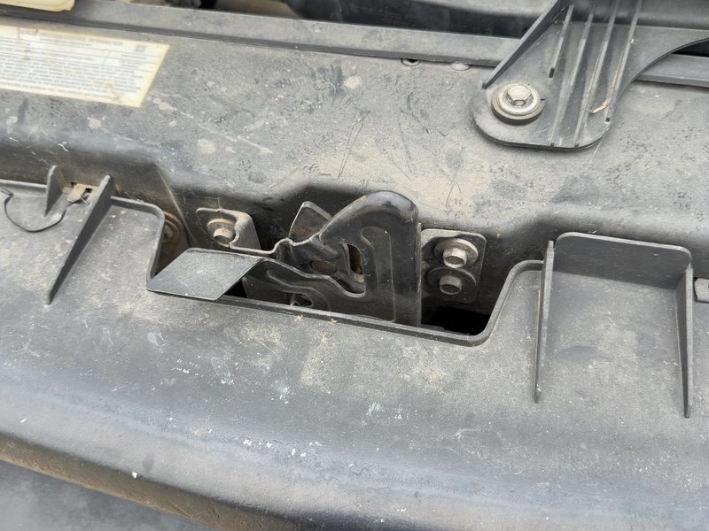 1996-2002 Chevrolet Van Express 2500 Series Radiator Support