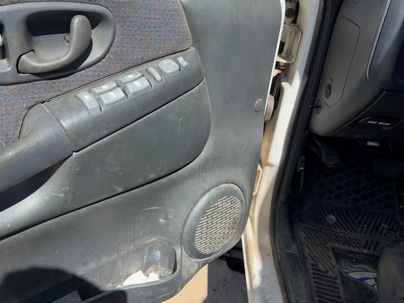 1998-2001 Blazer S10/jimmy S15 Front Door Trim Panel LH