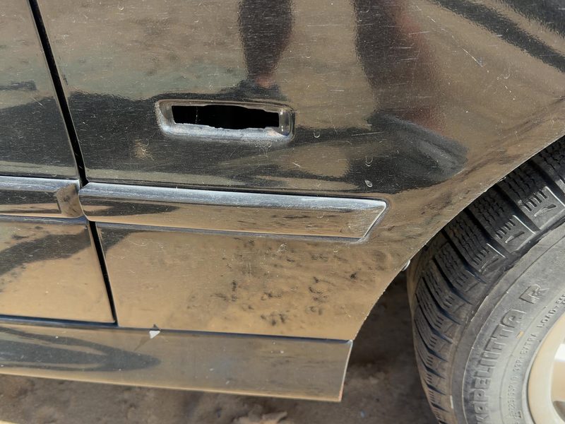 1997-2003 BMW 530i Fender Moulding RH