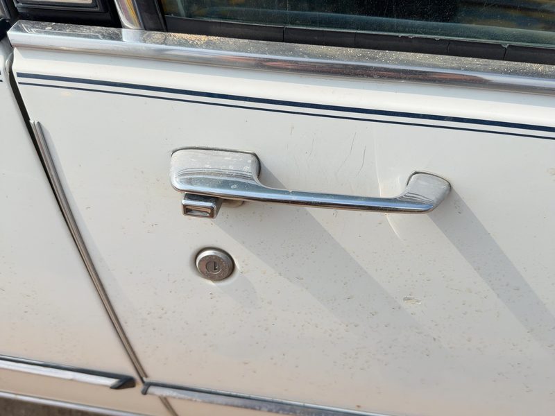 1986 Oldsmobile Ninety-eight (80 & Up) Outside Door Handle RH