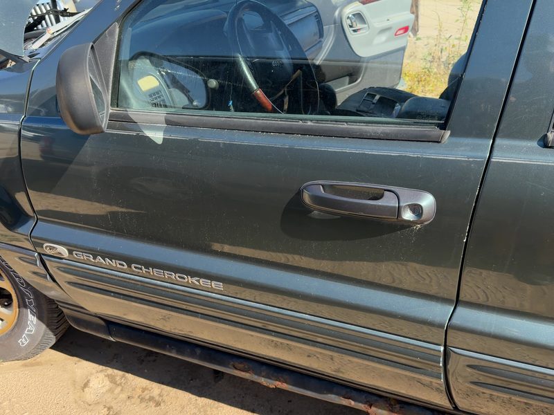 1999-2004 Jeep Grand Cherokee Front Door LH