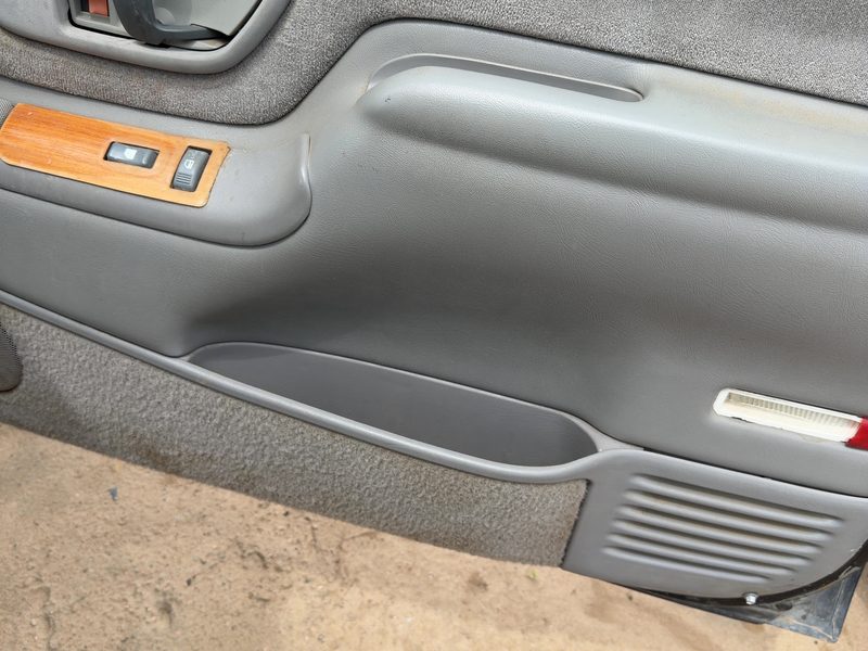 1996-2000 Chevrolet Pickup 1500 Series Front Door Trim Panel RH