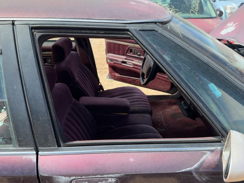 1992-1999 Oldsmobile Eighty-eight (80 & Up) Front Door Glass/Window RH