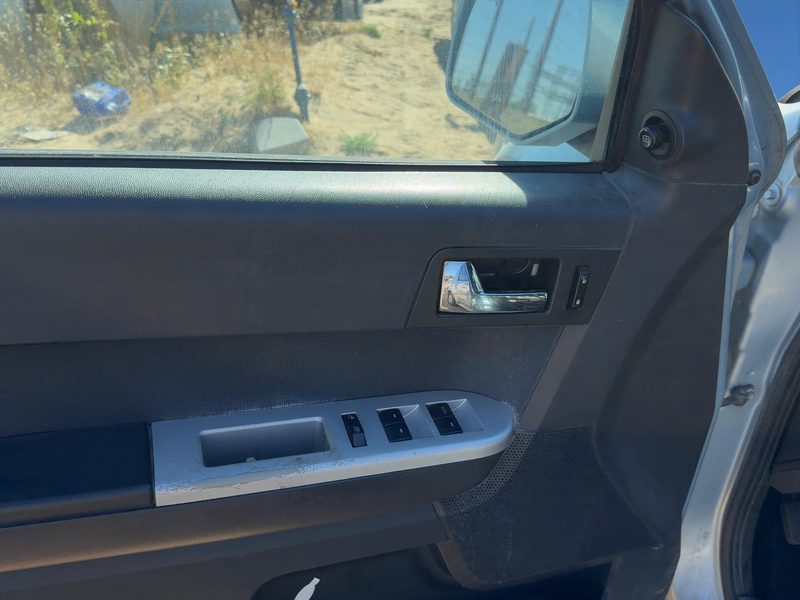 2008 Mercury Mariner Front Door Trim Panel LH