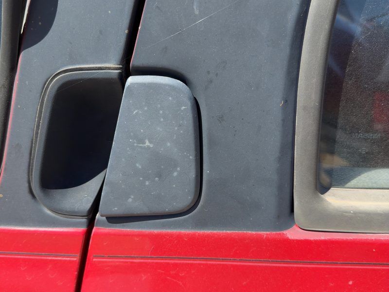 1994 Nissan Pathfinder Outside Door Handle RH