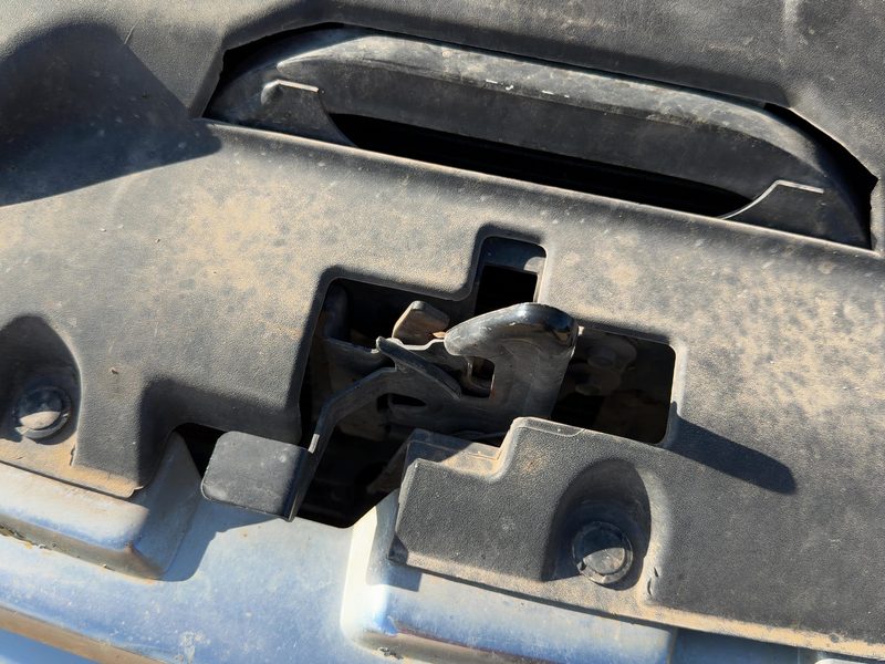 2003-2007 Chevy/gmc Suburban 1500 Series Radiator Support