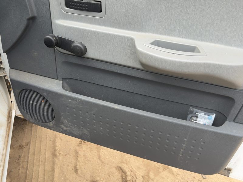 2005-2007 Dodge Dakota (mid-size) Front Door Trim Panel RH