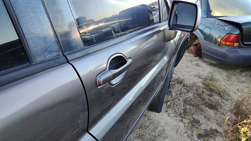 2004-2011 Mitsubishi Endeavor Front Door RH